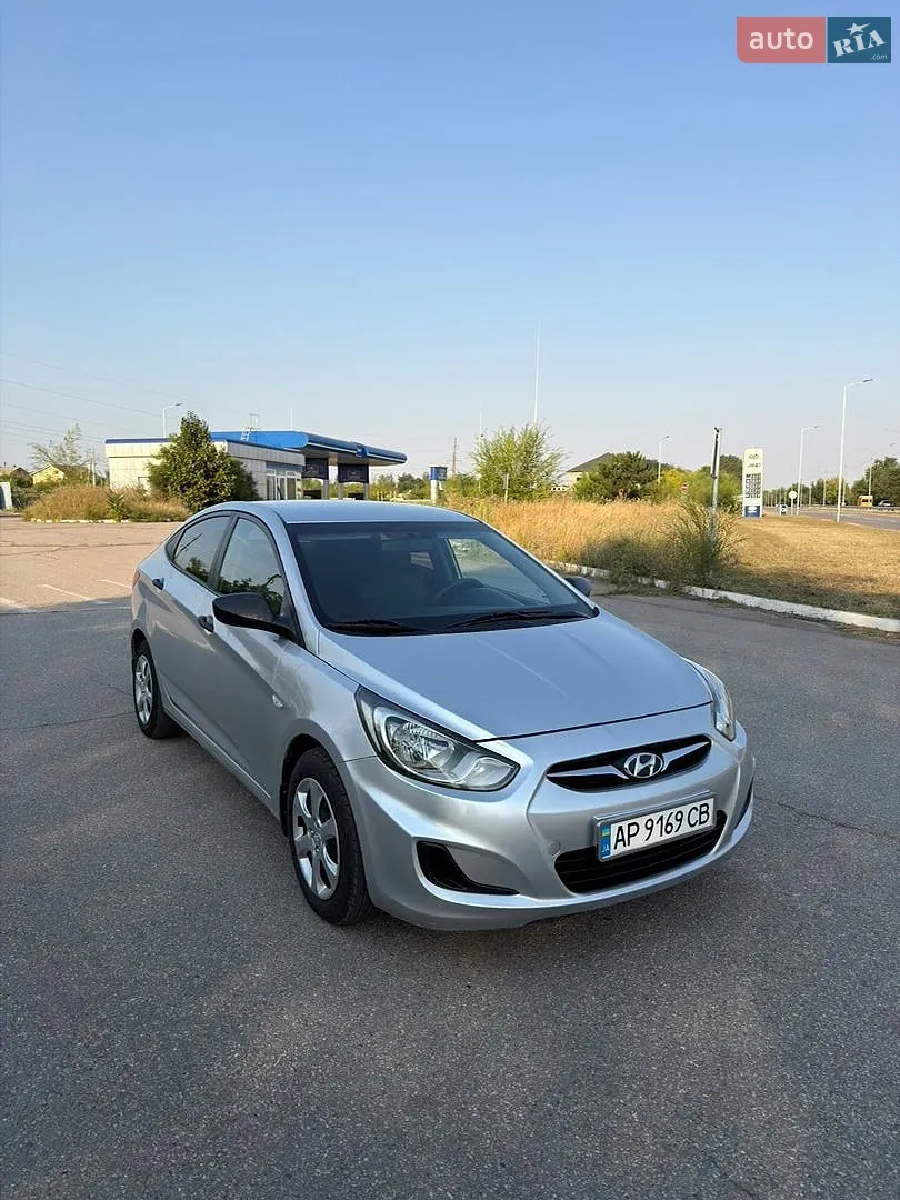 Hyundai Accent, 2011