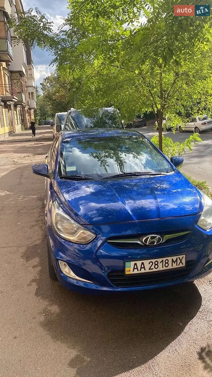 Hyundai Accent, 2011