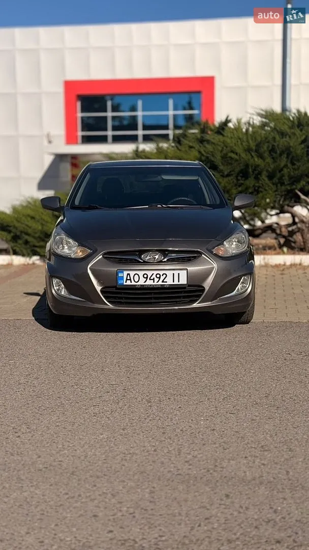 Hyundai Accent, 2011
