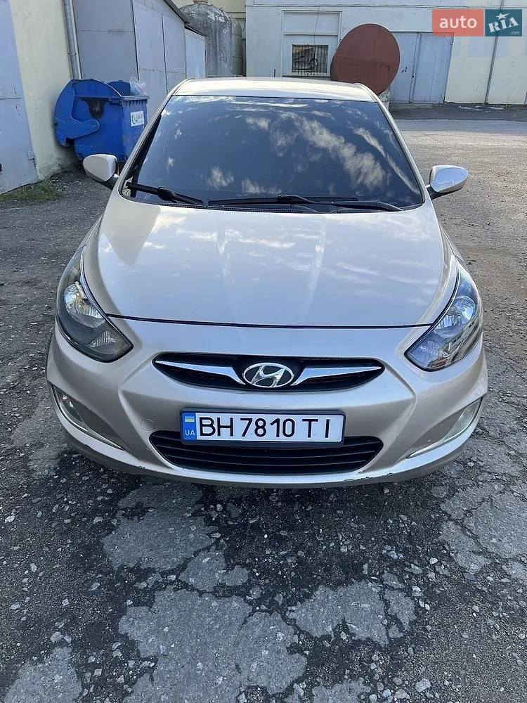 Hyundai Accent, 2011