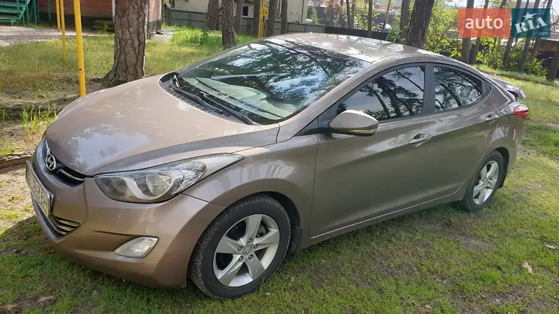 Hyundai Elantra, 2011