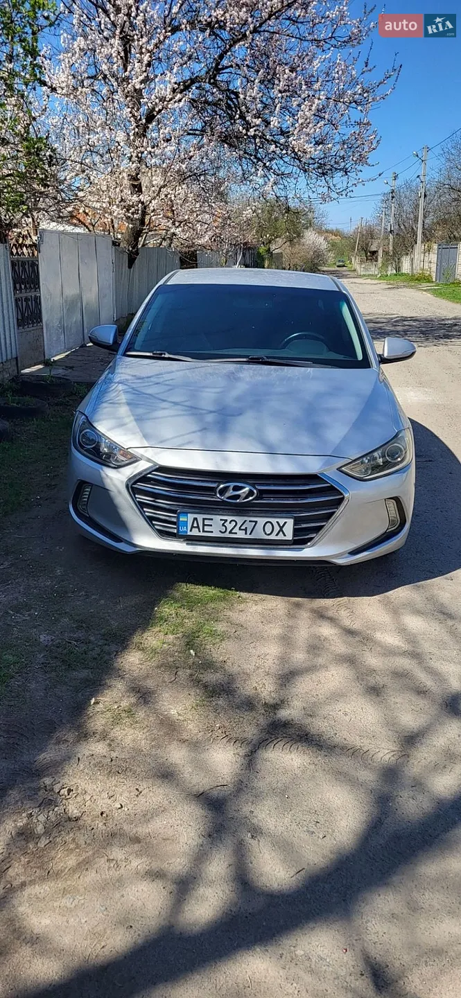 Hyundai Elantra, 2016