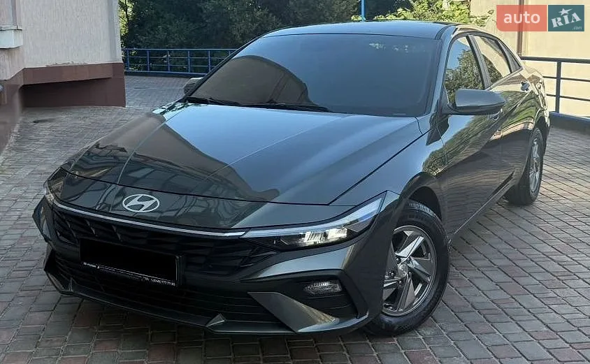 Hyundai Elantra 2024 — 1