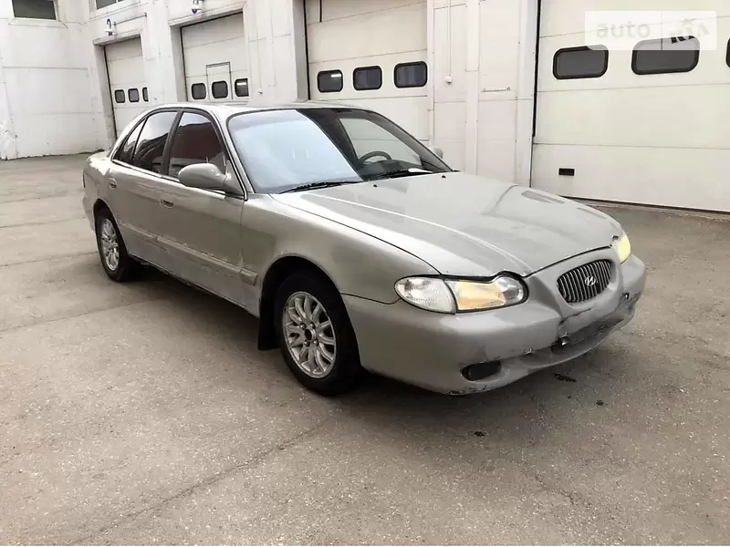 Hyundai Sonata, 1998