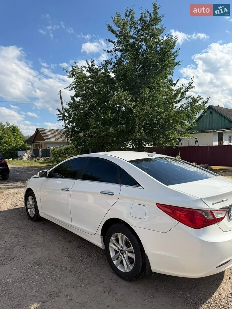 Hyundai Sonata, 2011