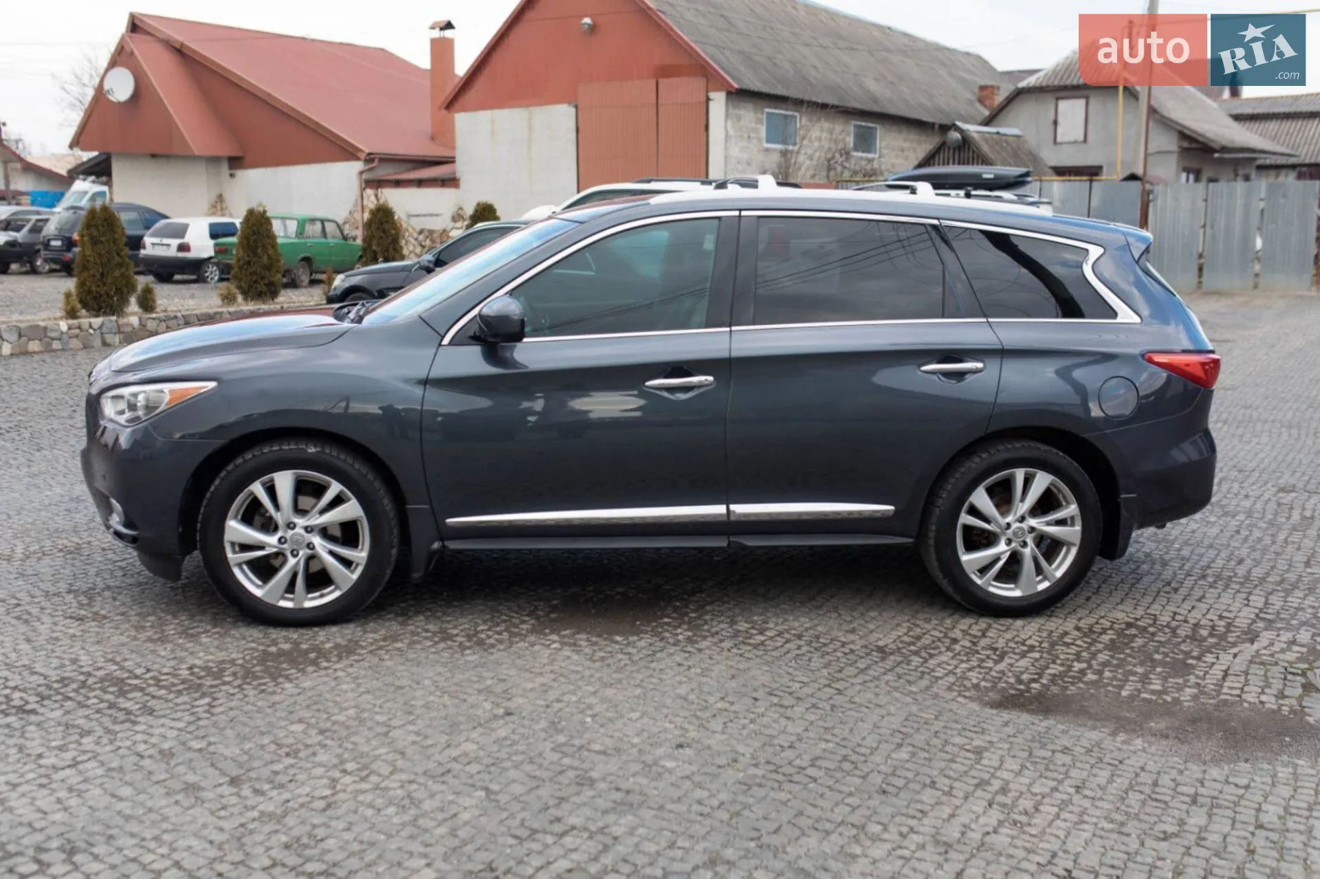 Infiniti JX35, 2013