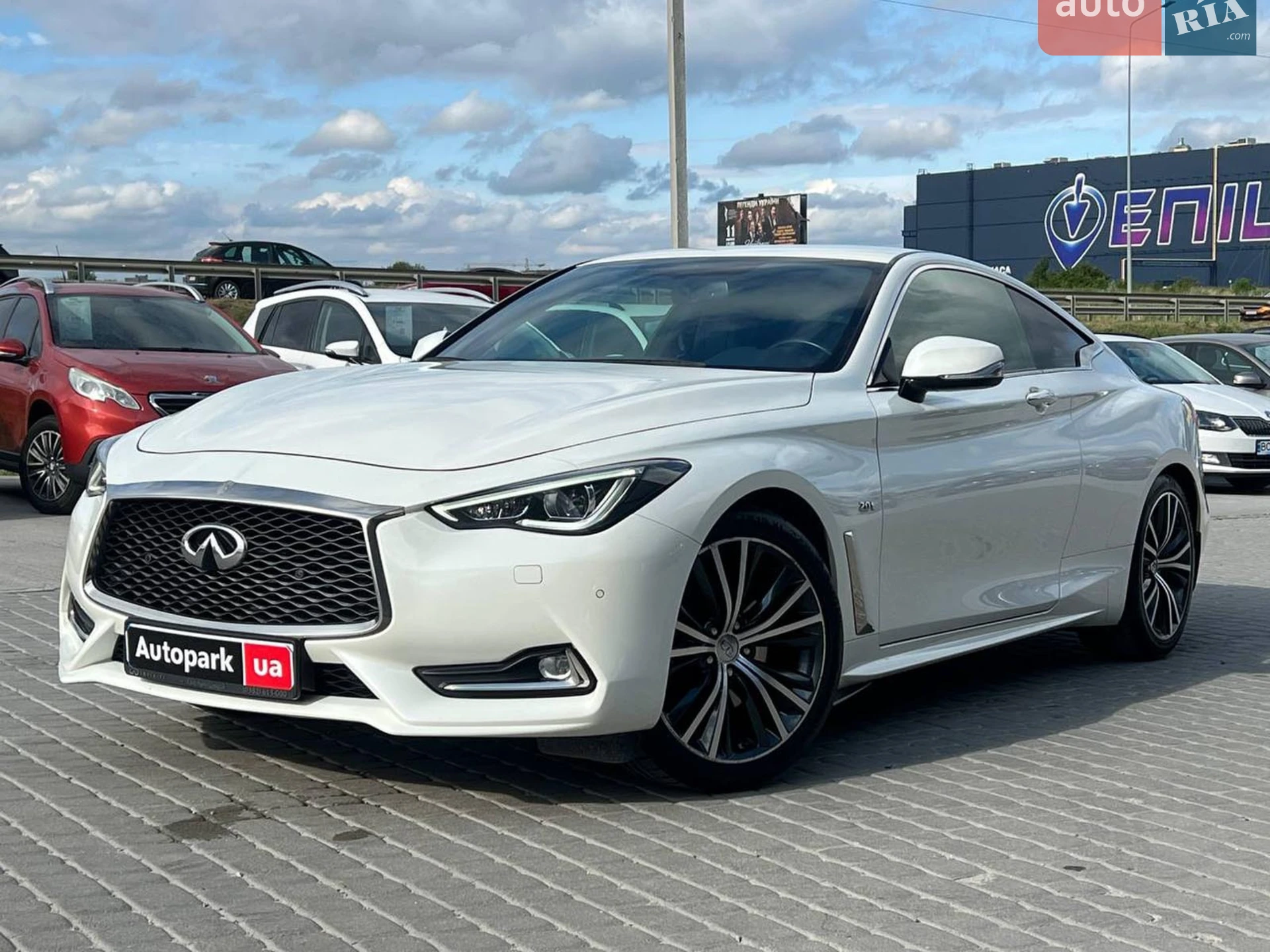 Infiniti Q60 2021 — 1