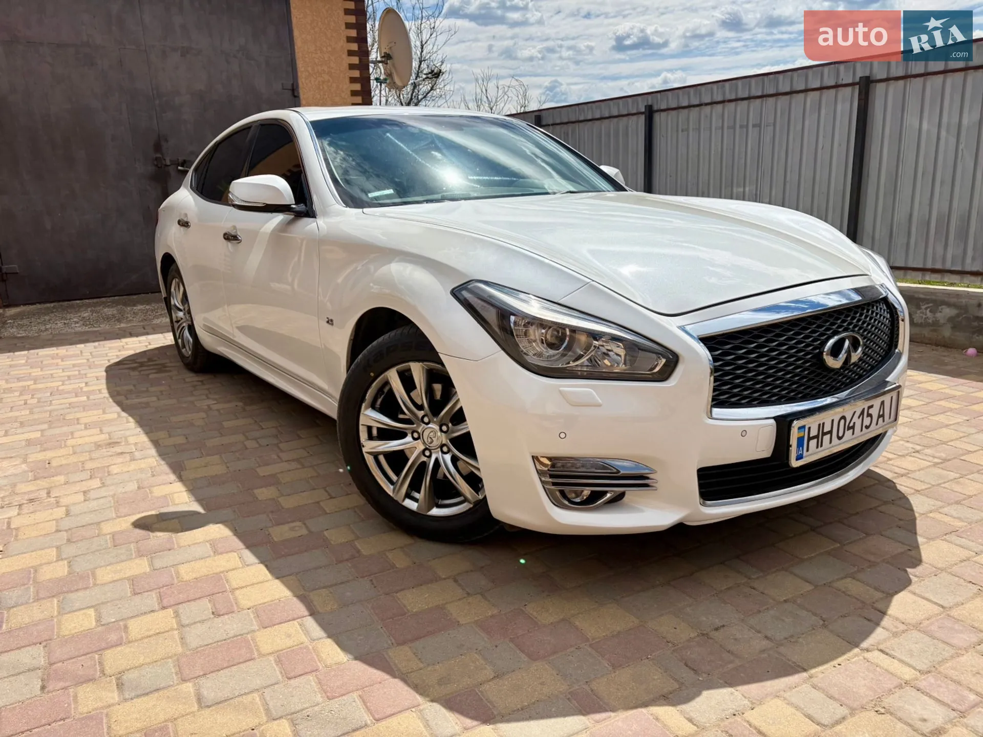 Infiniti Q70, 2016