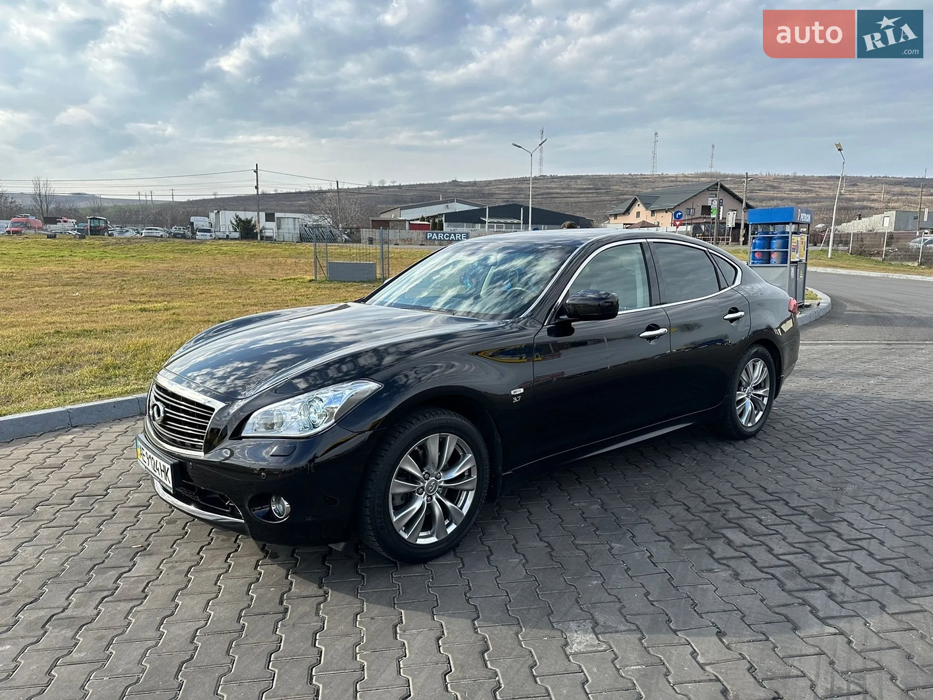 Infiniti Q70, 2013