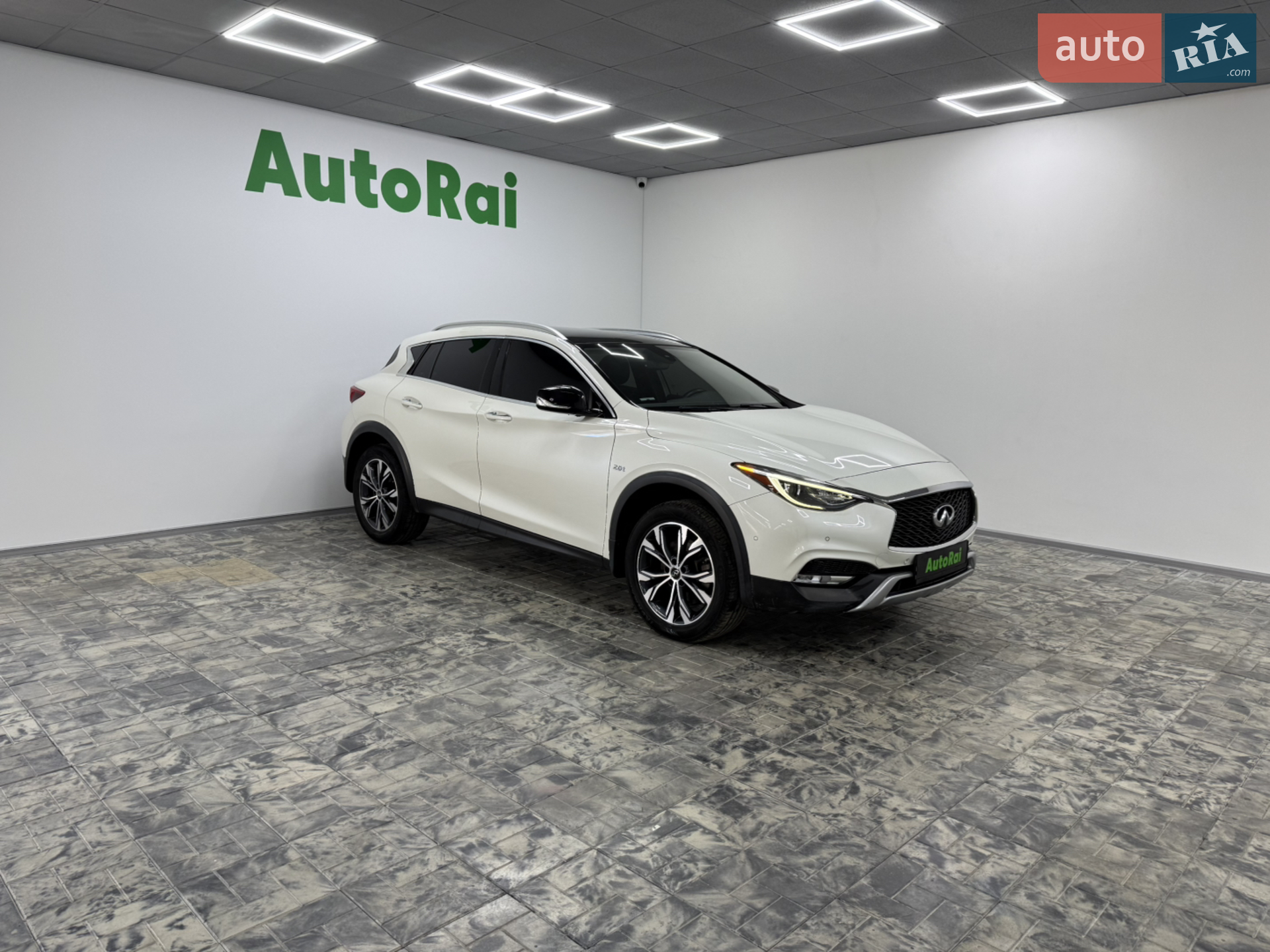 Infiniti QX30, 2016