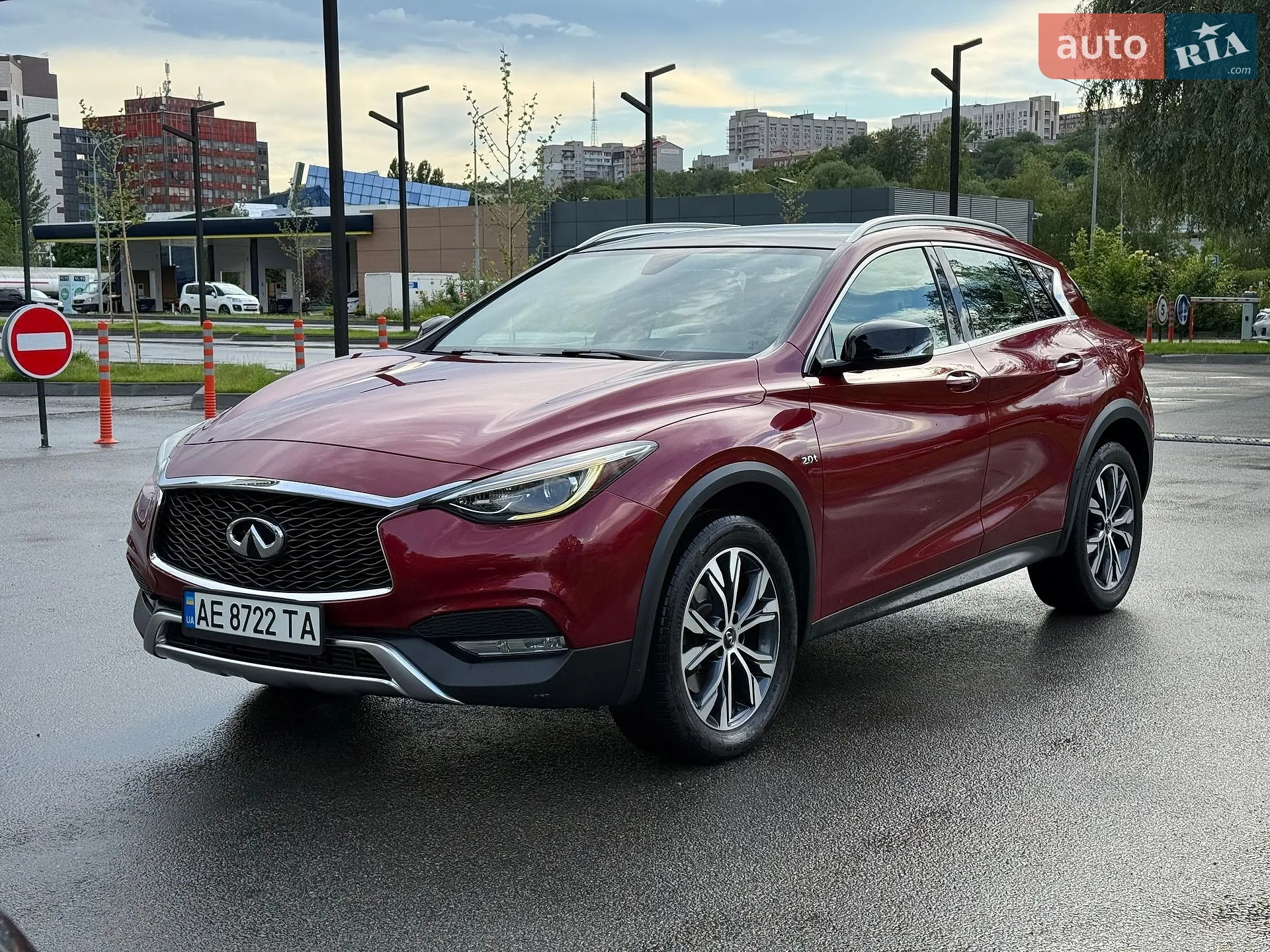 Infiniti QX30, 2016