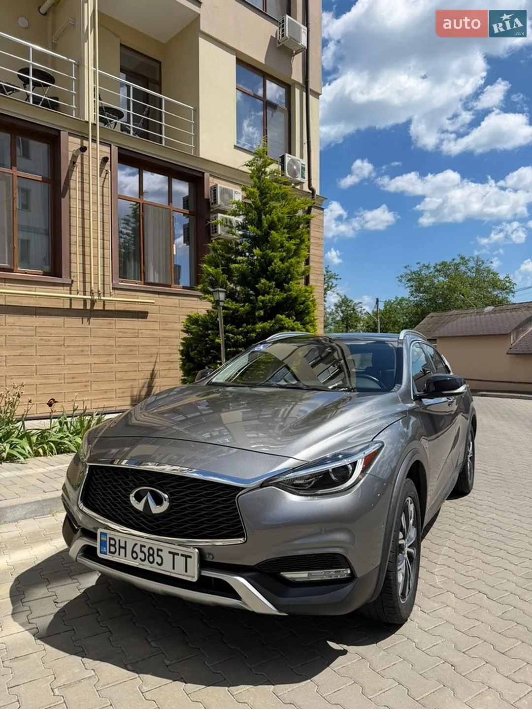 Infiniti QX30, 2016