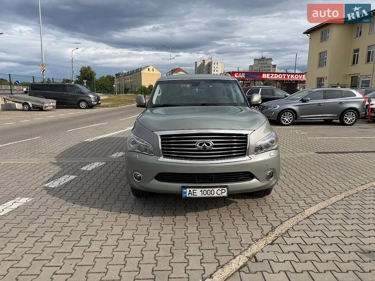 Infiniti QX56, 2010