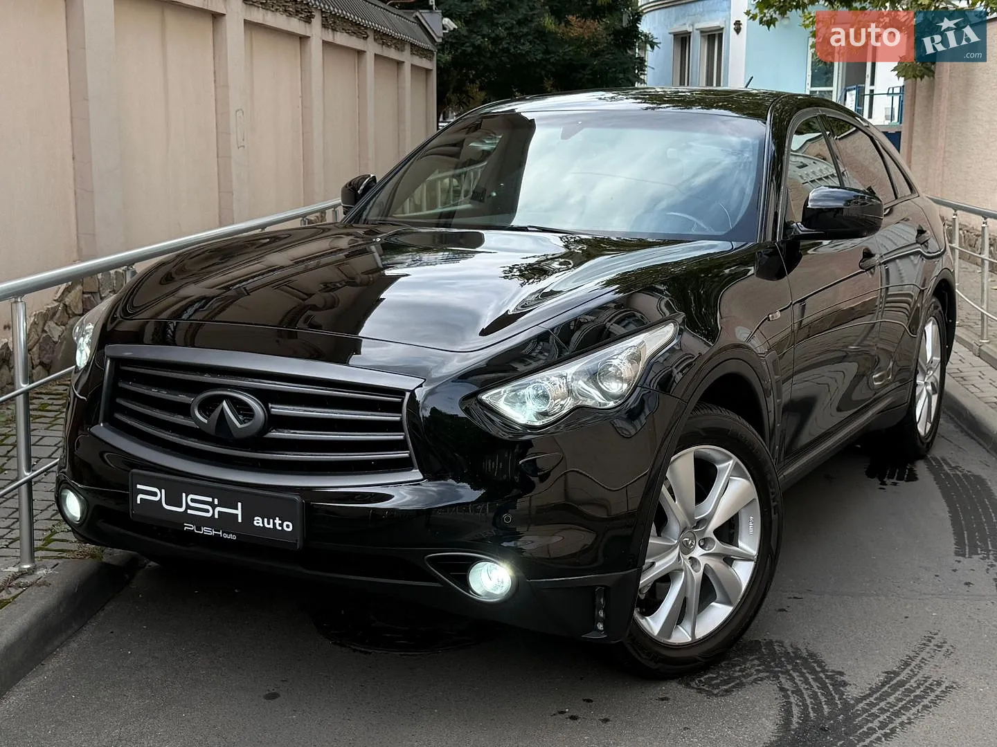 Infiniti QX70, 2013