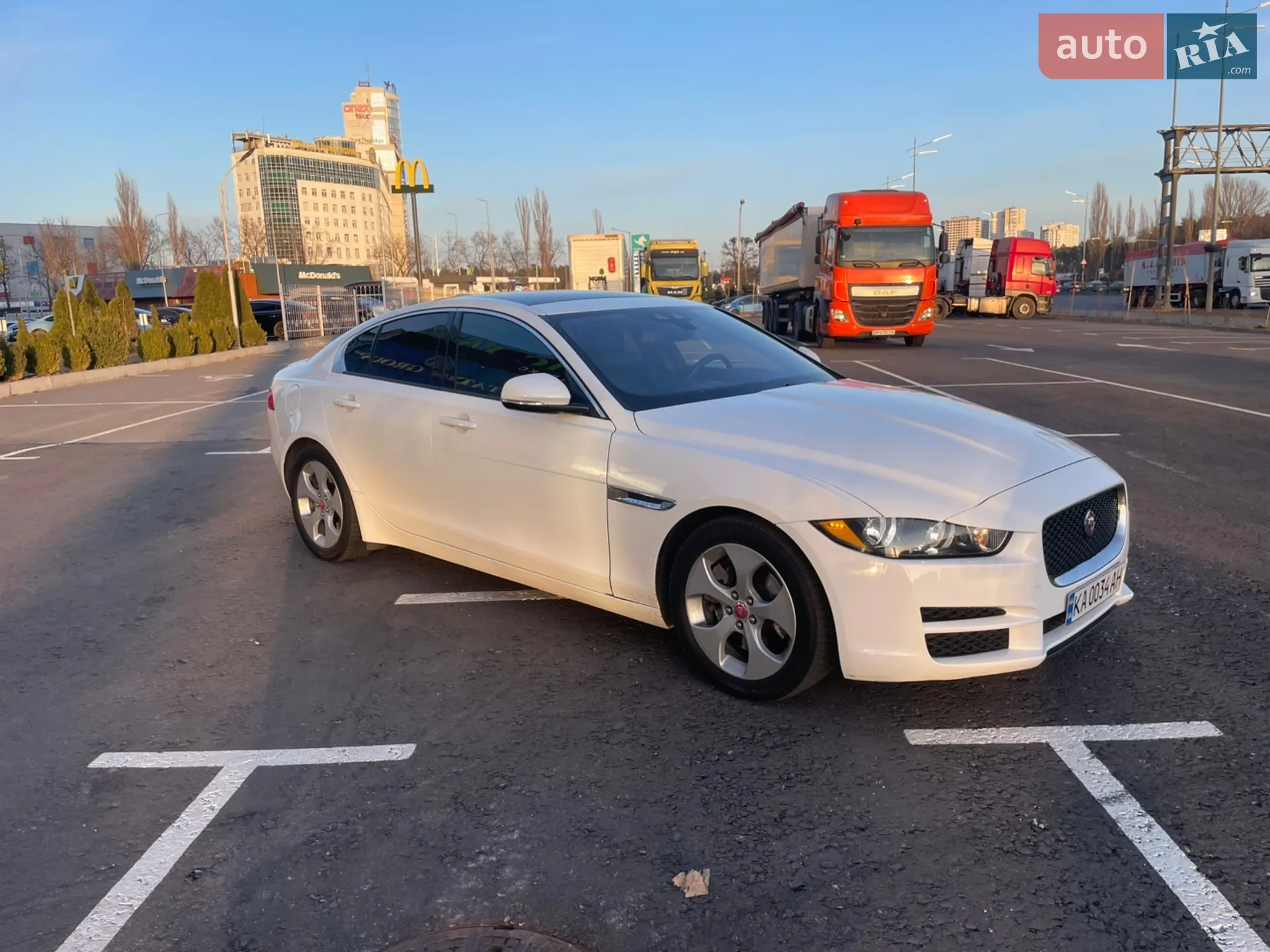 Jaguar XE, 2017