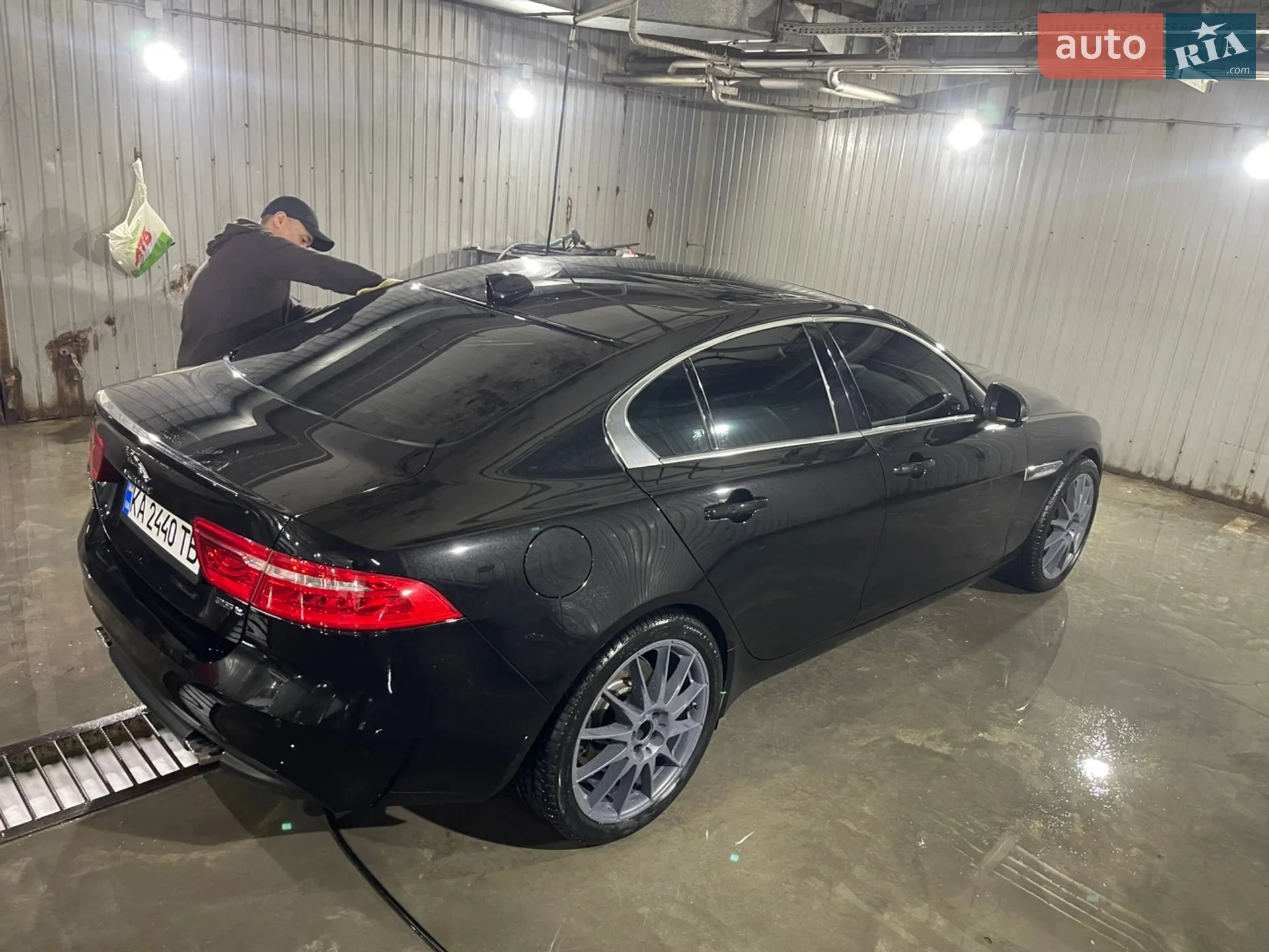 Jaguar XE, 2016
