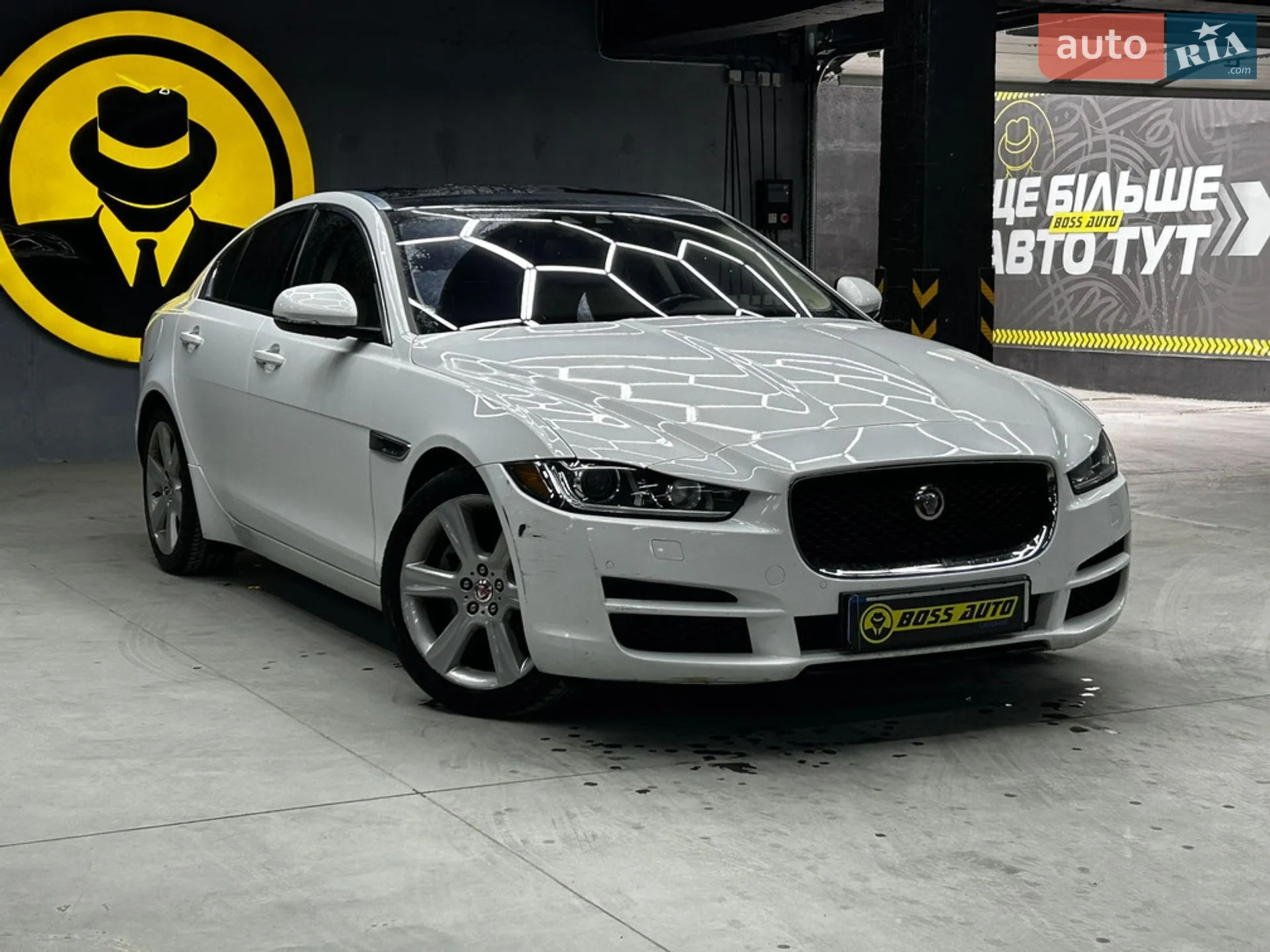 Jaguar XE, 2016