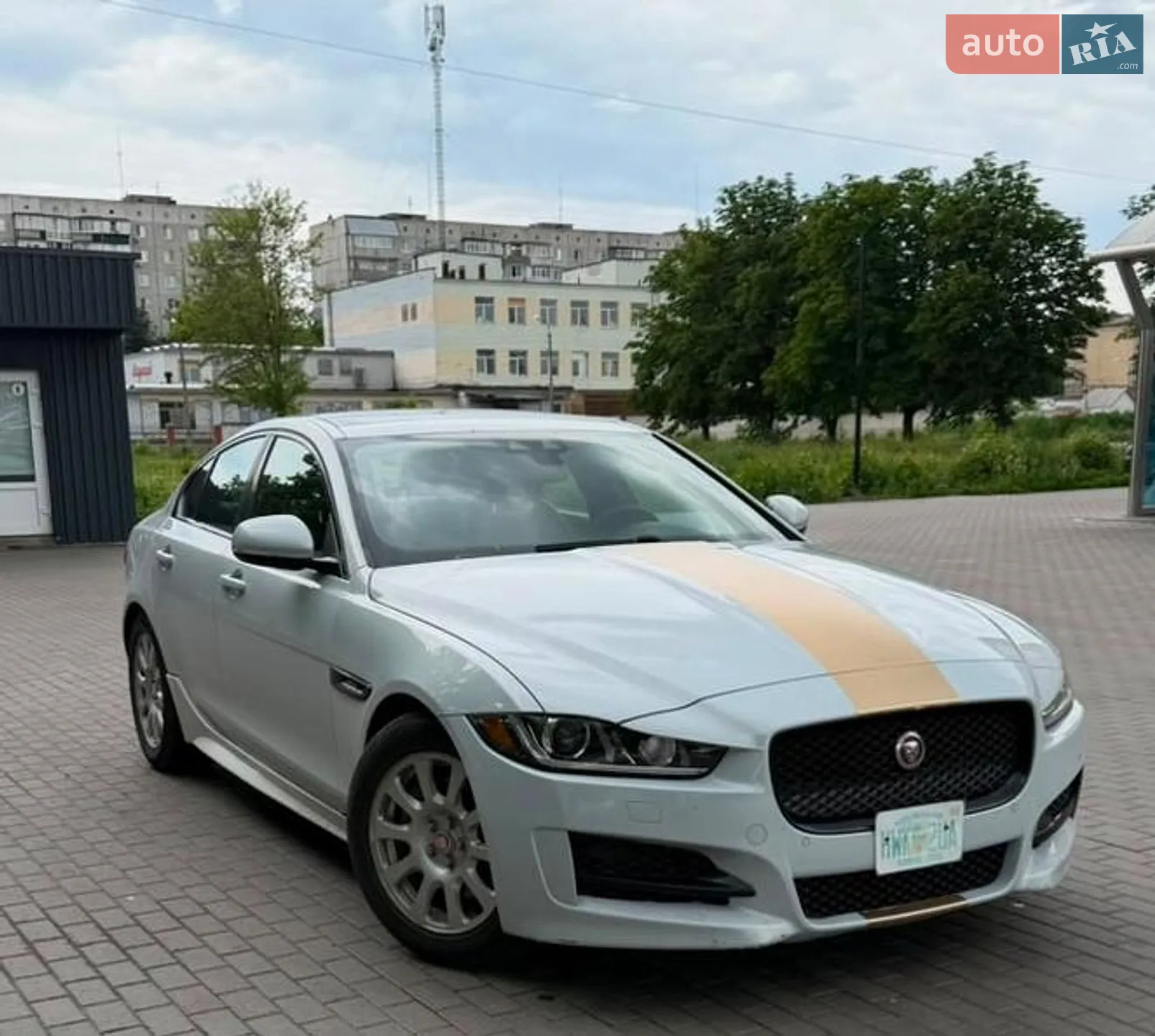 Jaguar XE, 2016