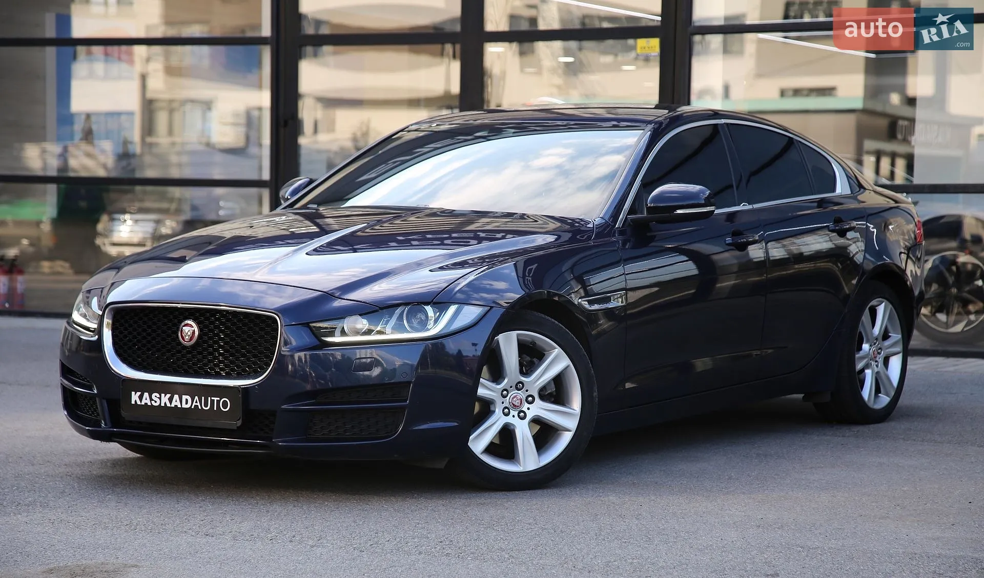 Jaguar XE, 2015