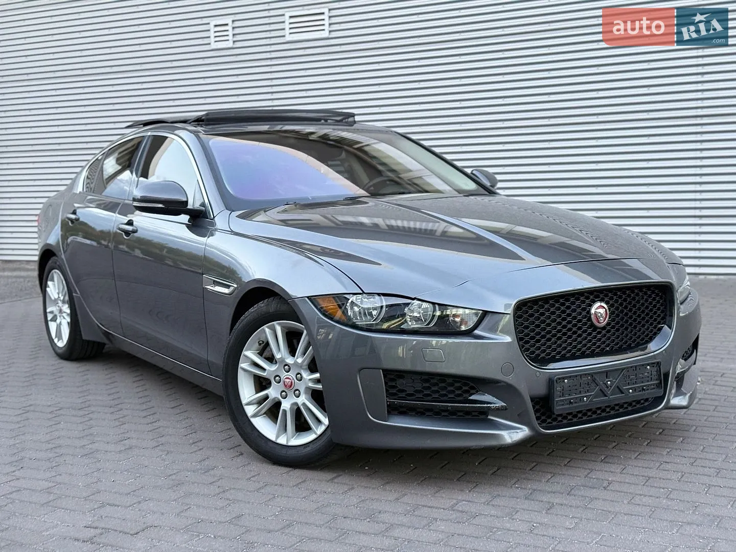 Jaguar XE, 2016