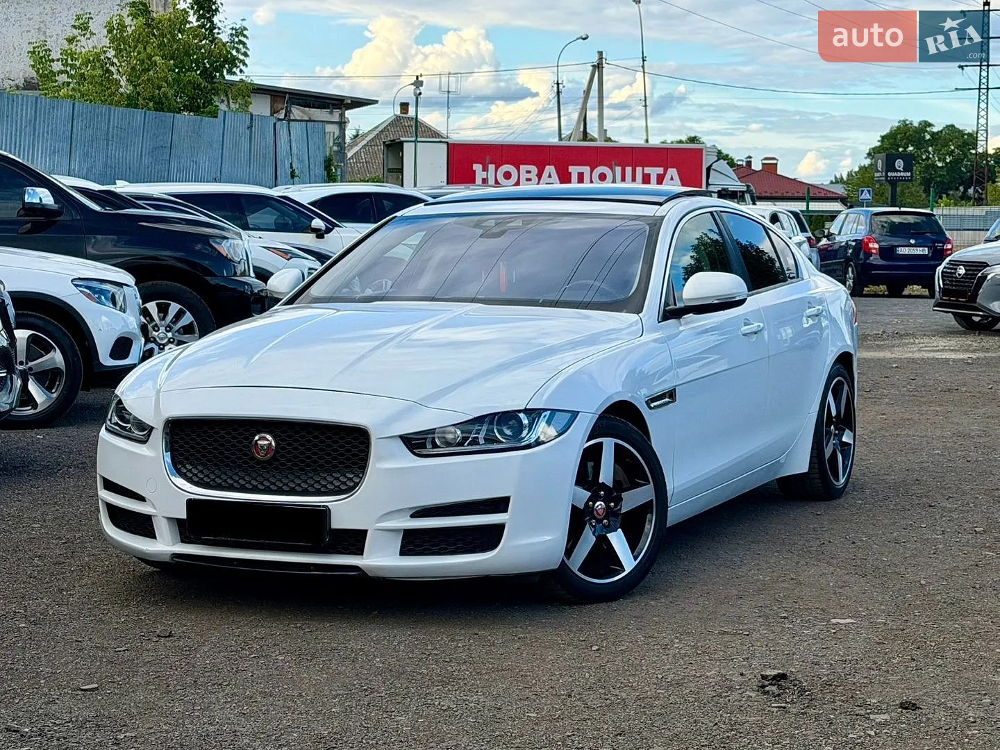 Jaguar XE, 2016