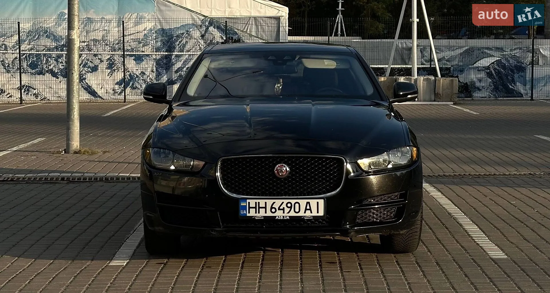 Jaguar XE, 2016