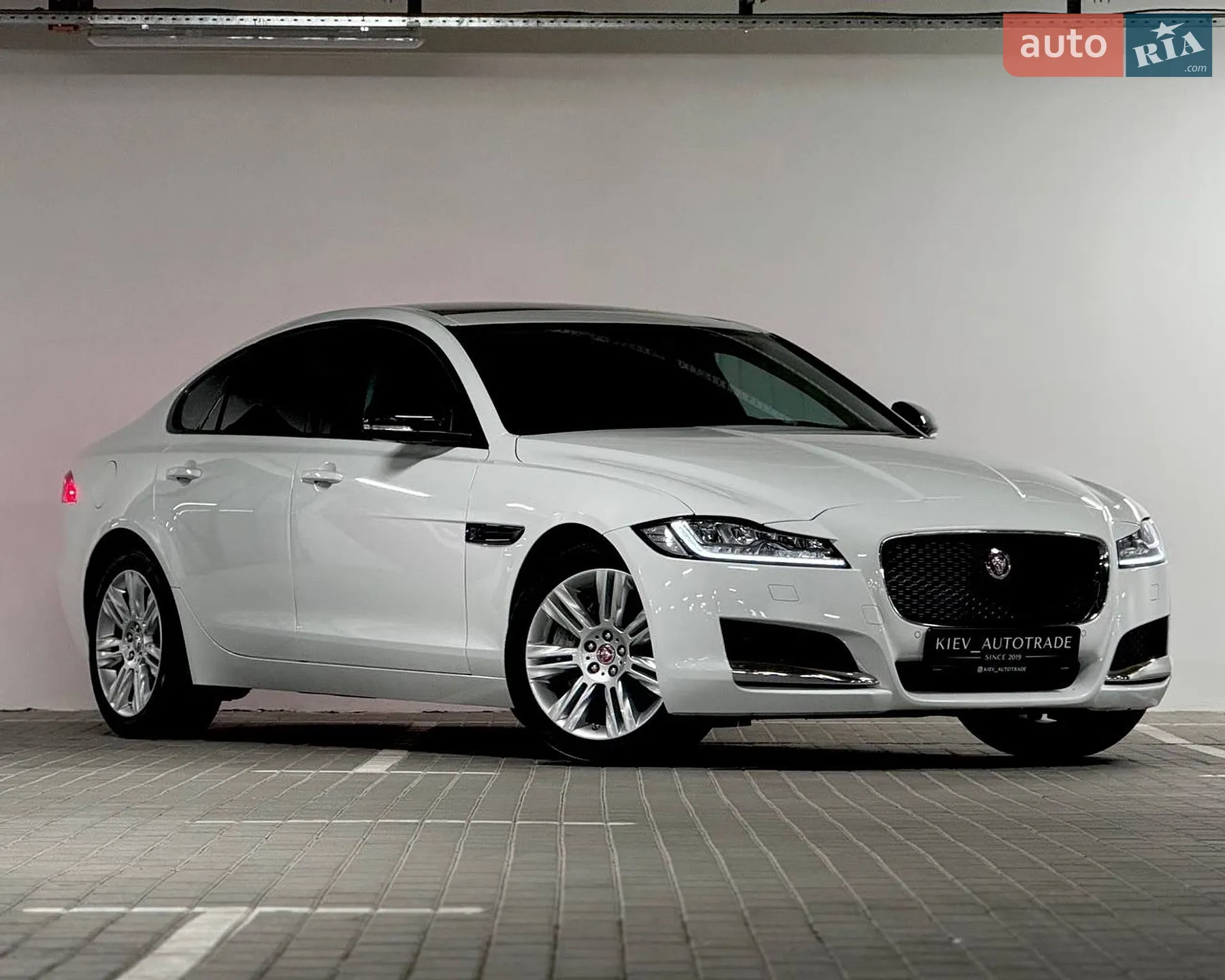 Jaguar XF, 2016