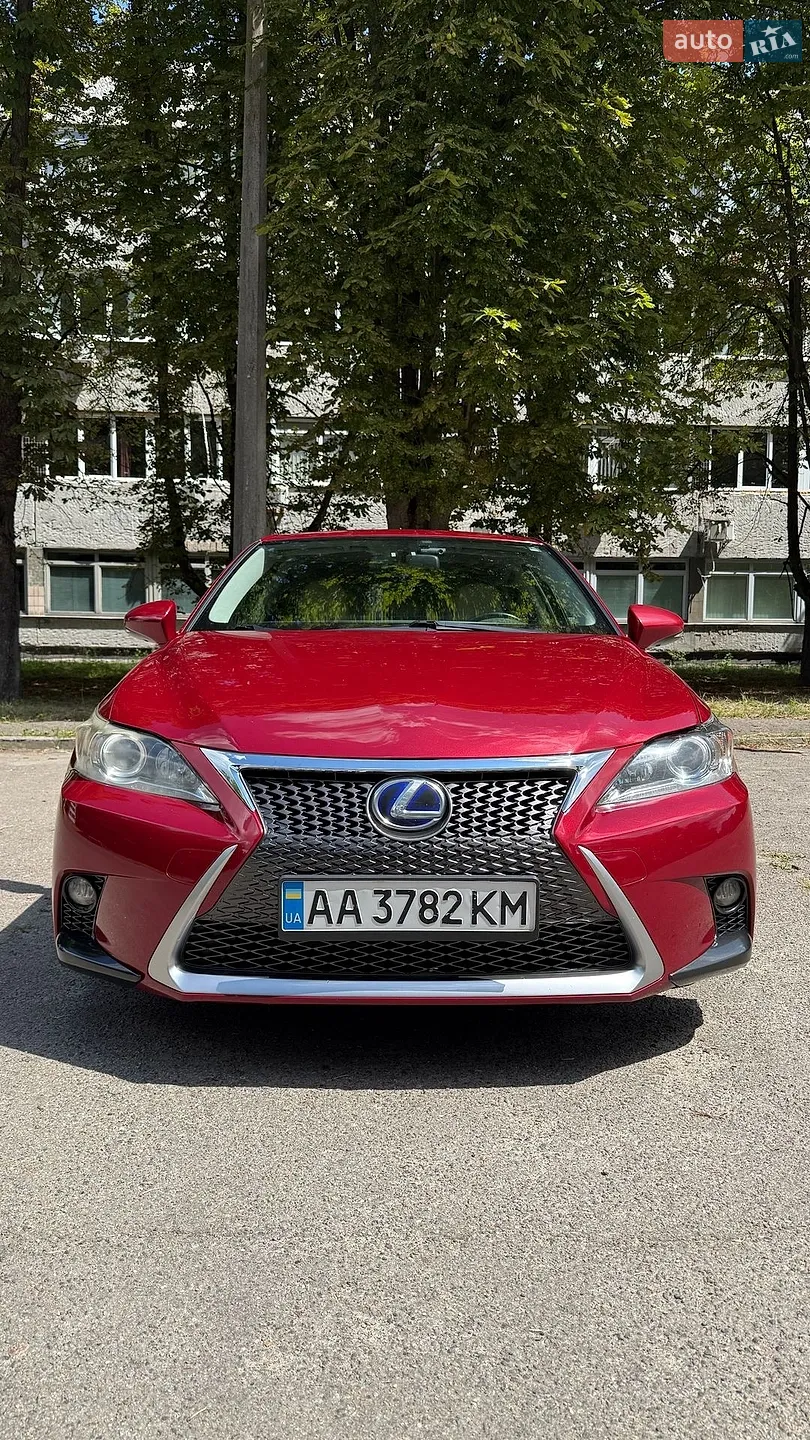 Lexus CT, 2011
