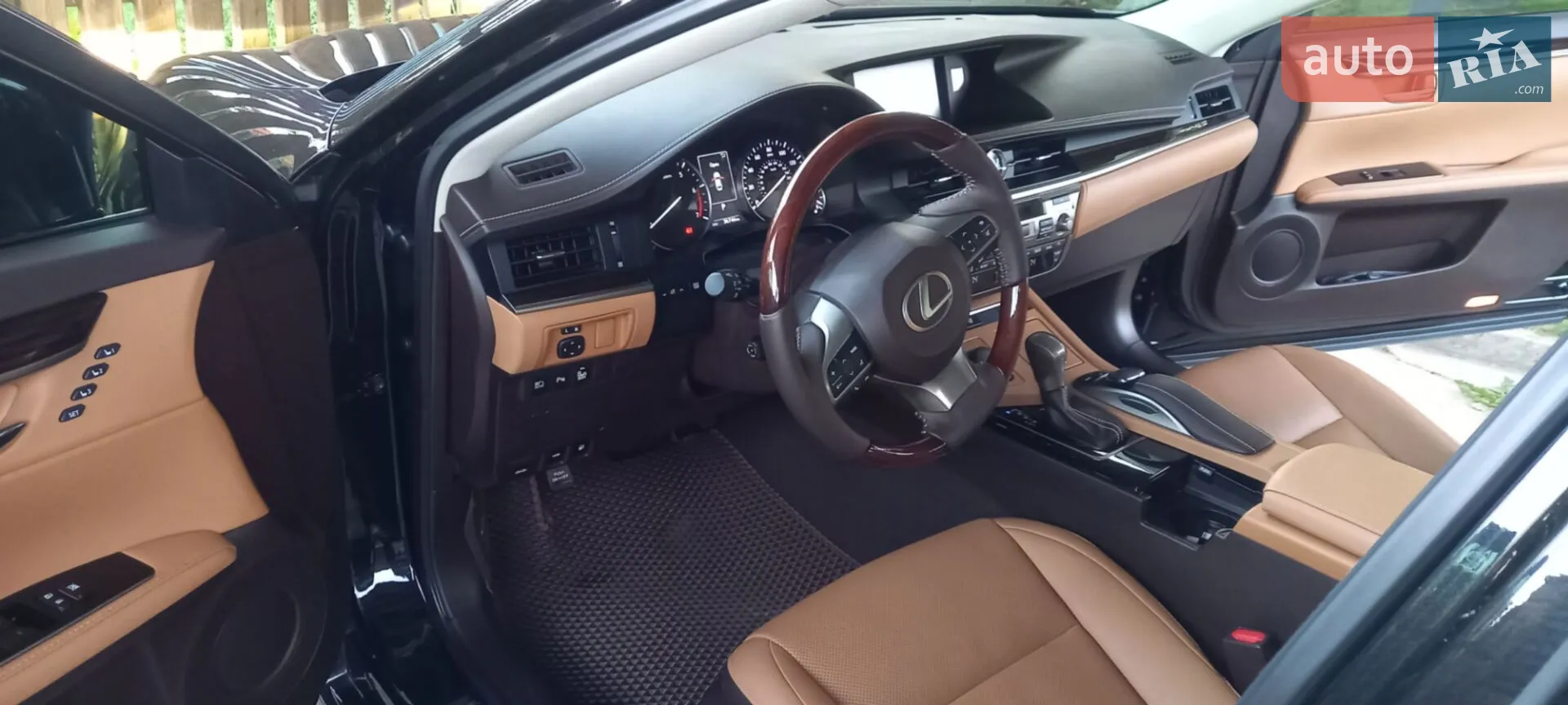Lexus ES, 2016