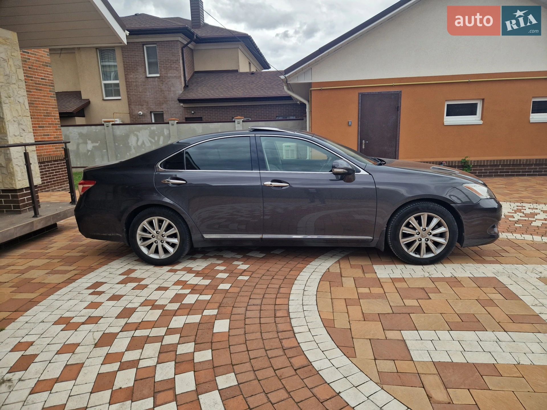 Lexus ES, 2010