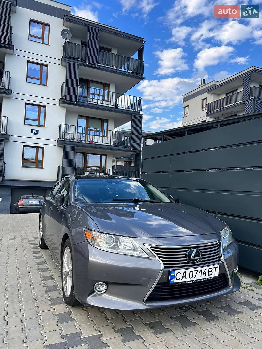 Lexus ES, 2013