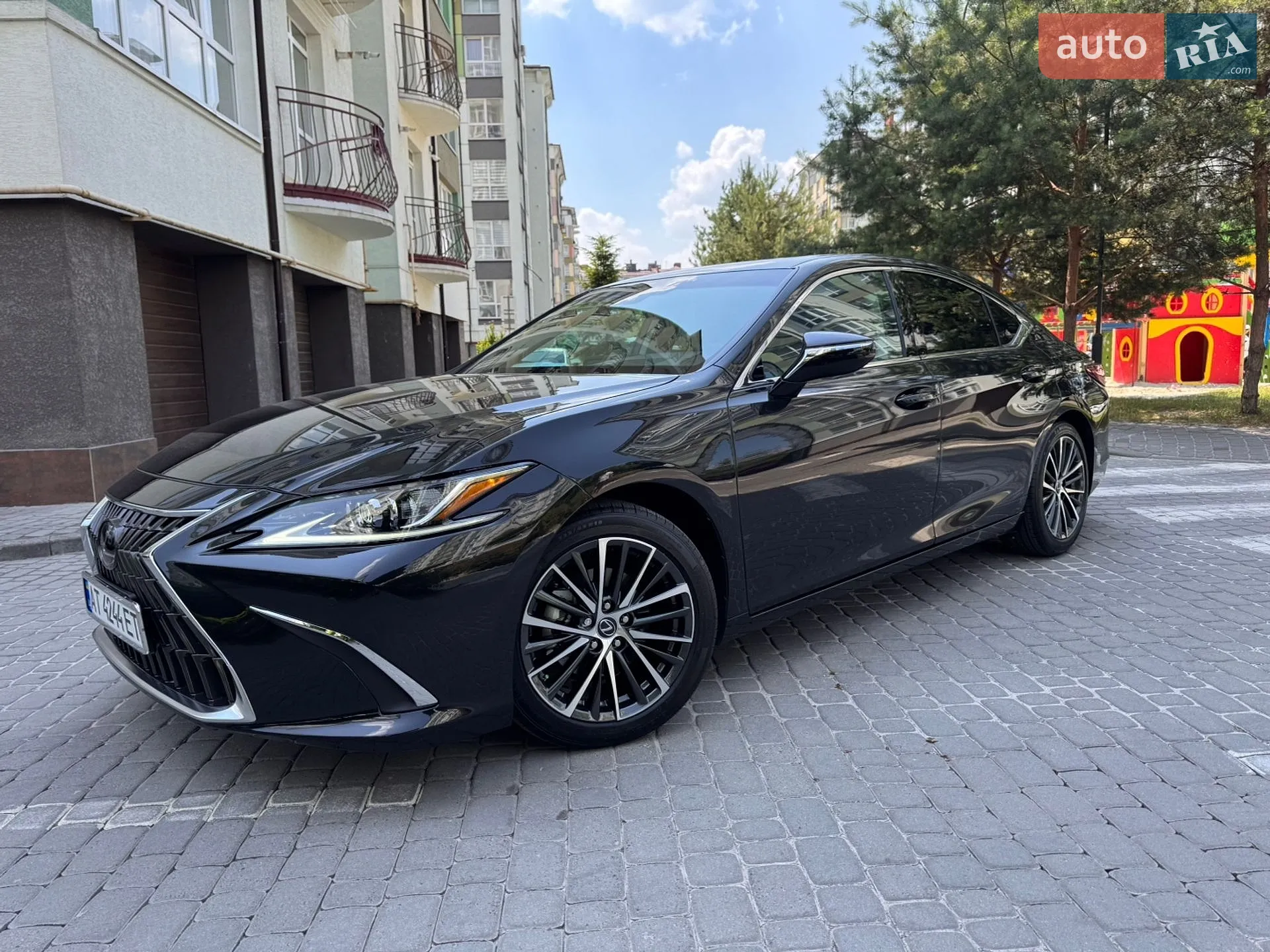 Lexus ES, 2025
