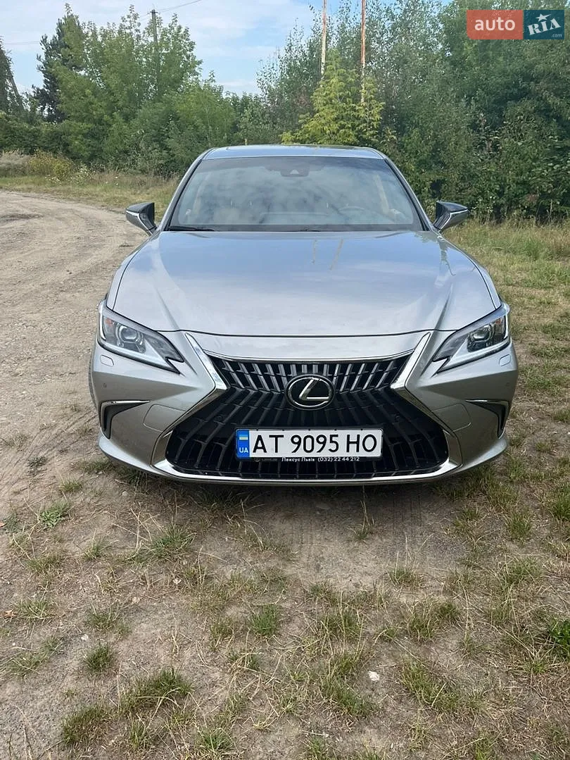 Lexus ES, 2022