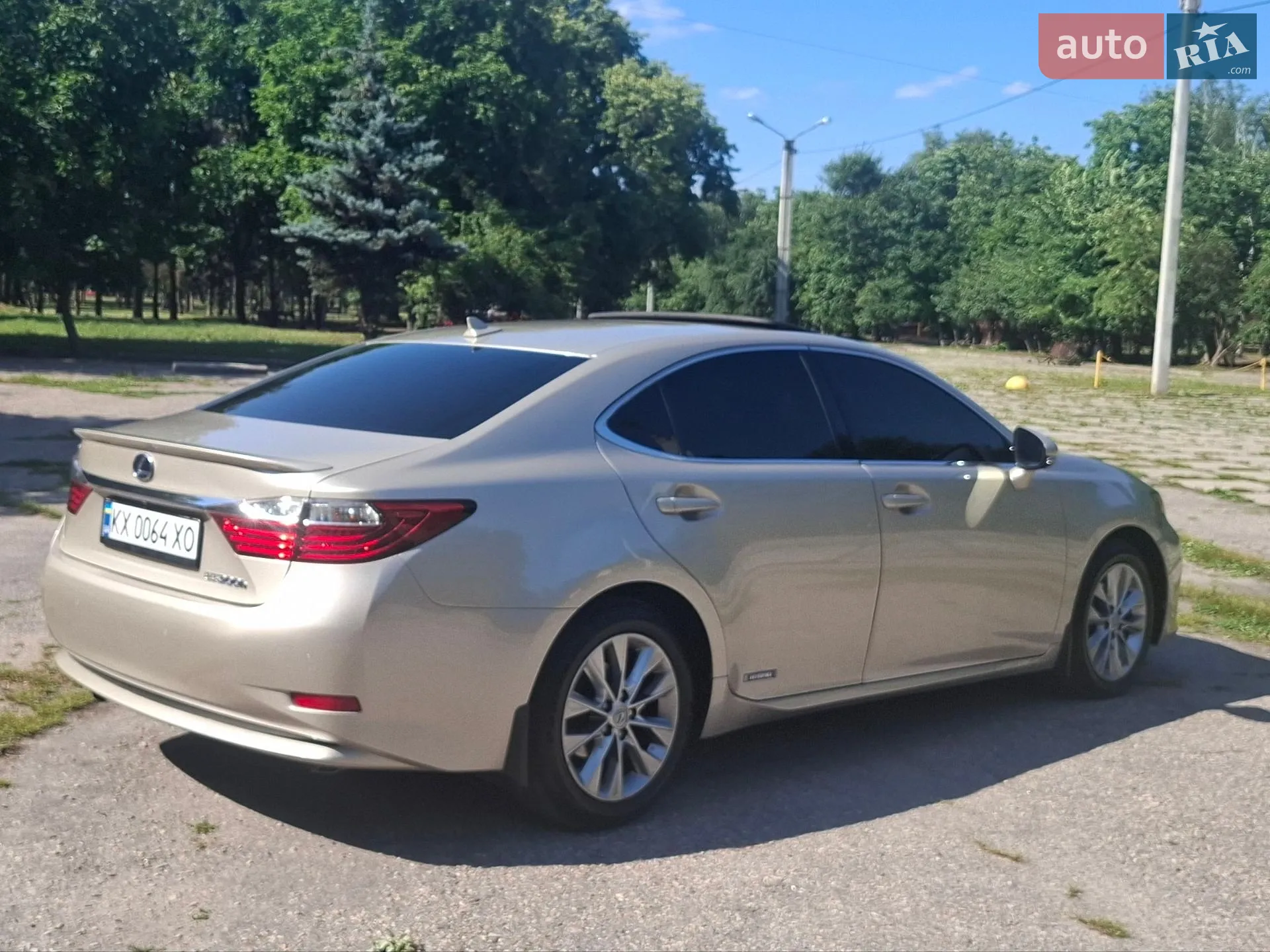 Lexus ES, 2013