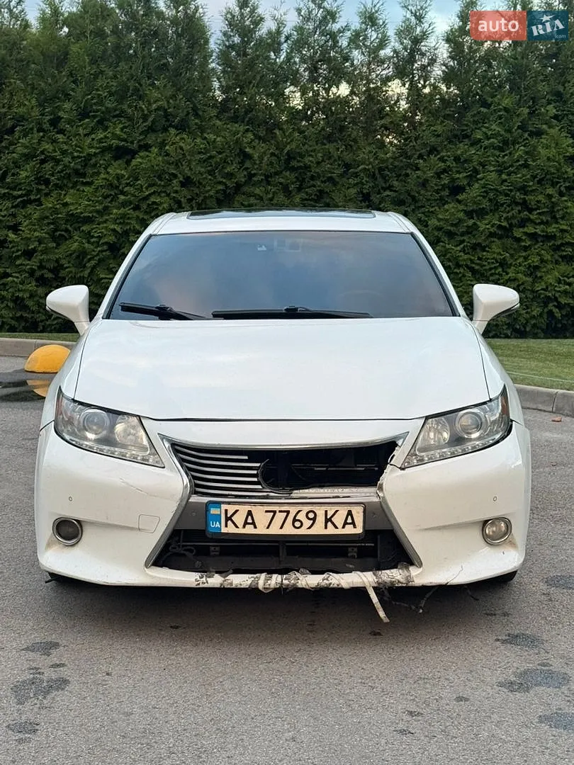 Lexus ES, 2013