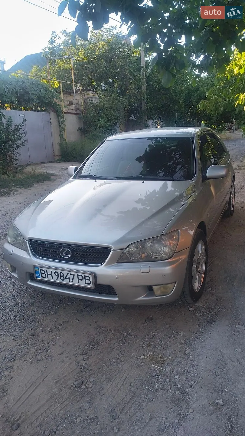Lexus IS, 2003
