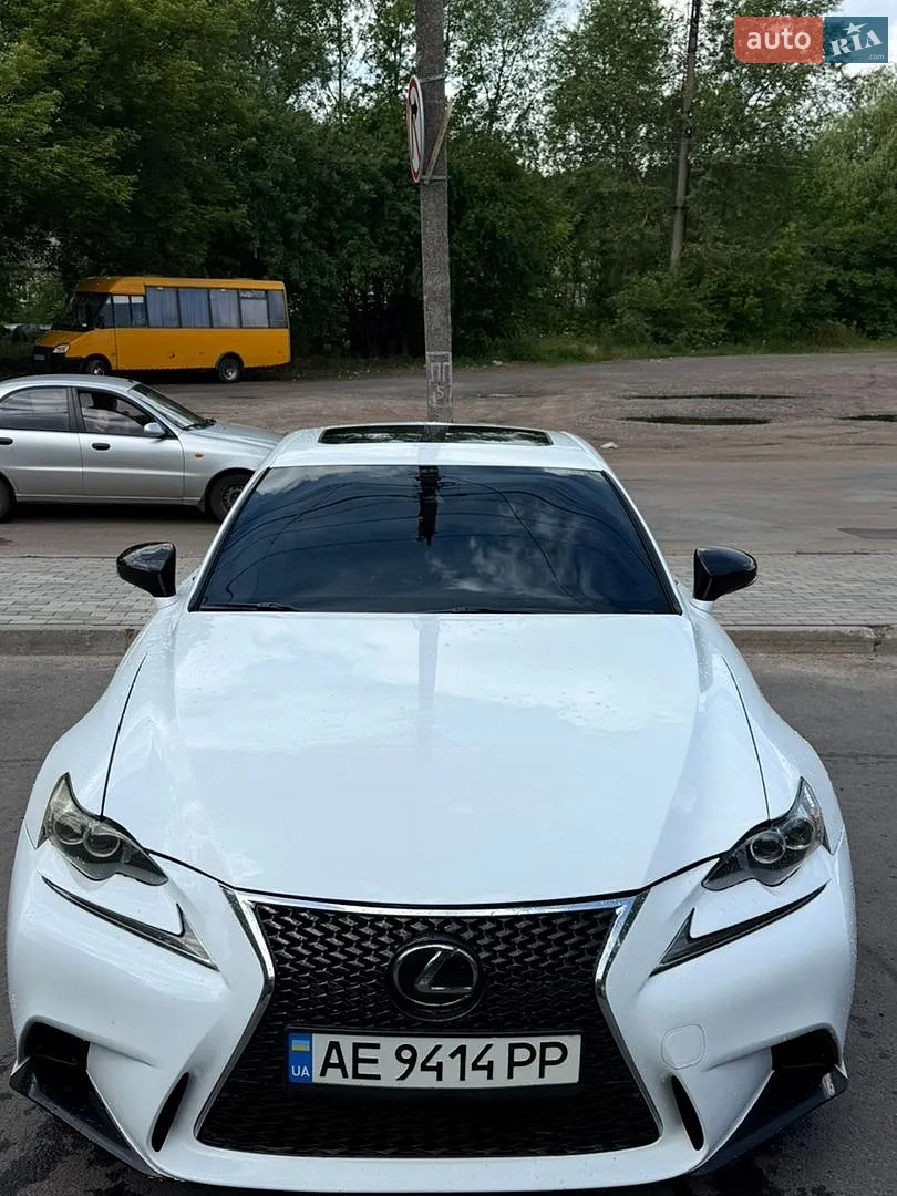 Lexus IS, 2017
