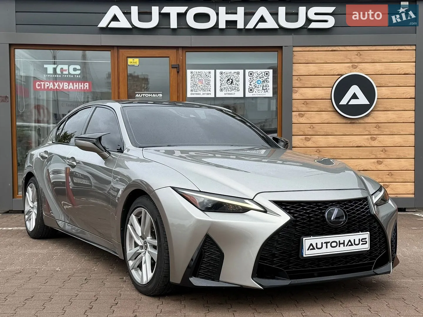 Lexus IS, 2021