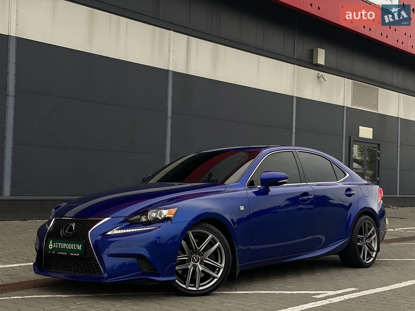 Lexus IS, 2016