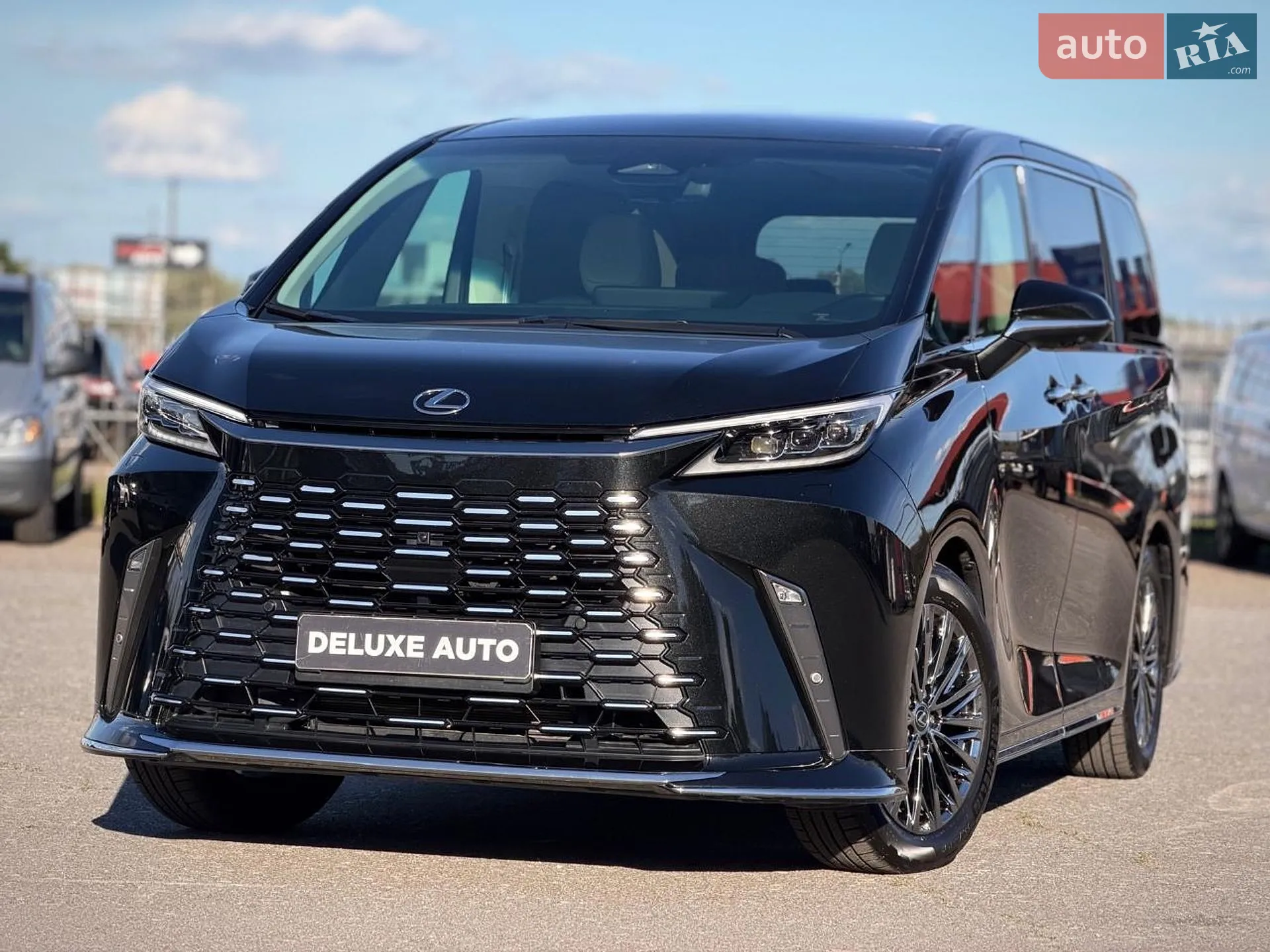 Lexus LM, 2025
