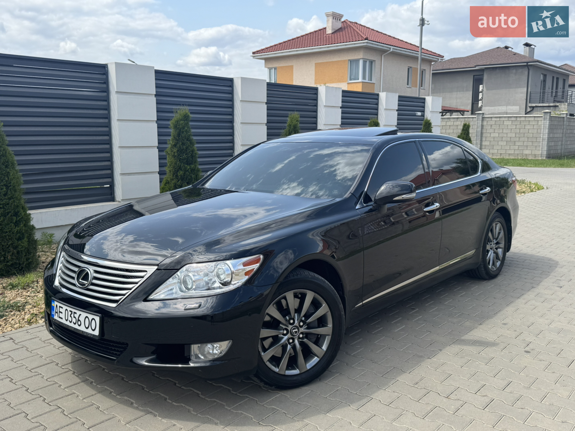 Lexus LS, 2011