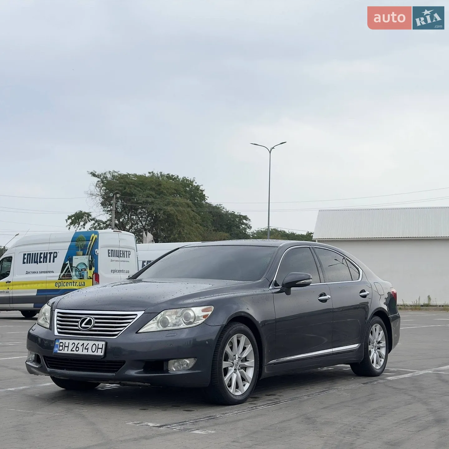 Lexus LS, 2011