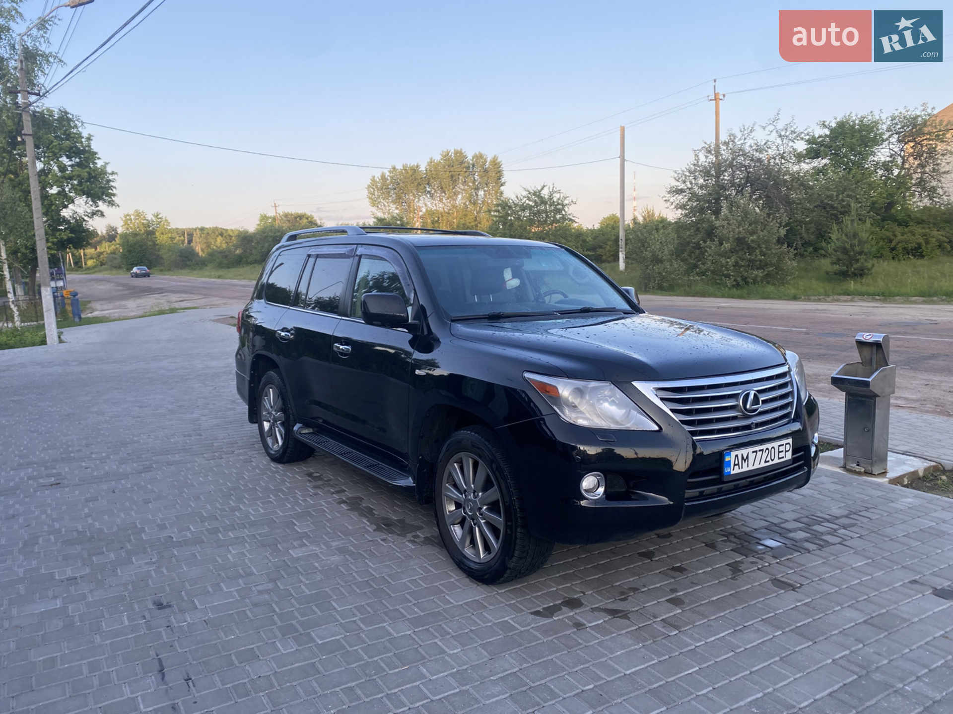 Lexus LX, 2011