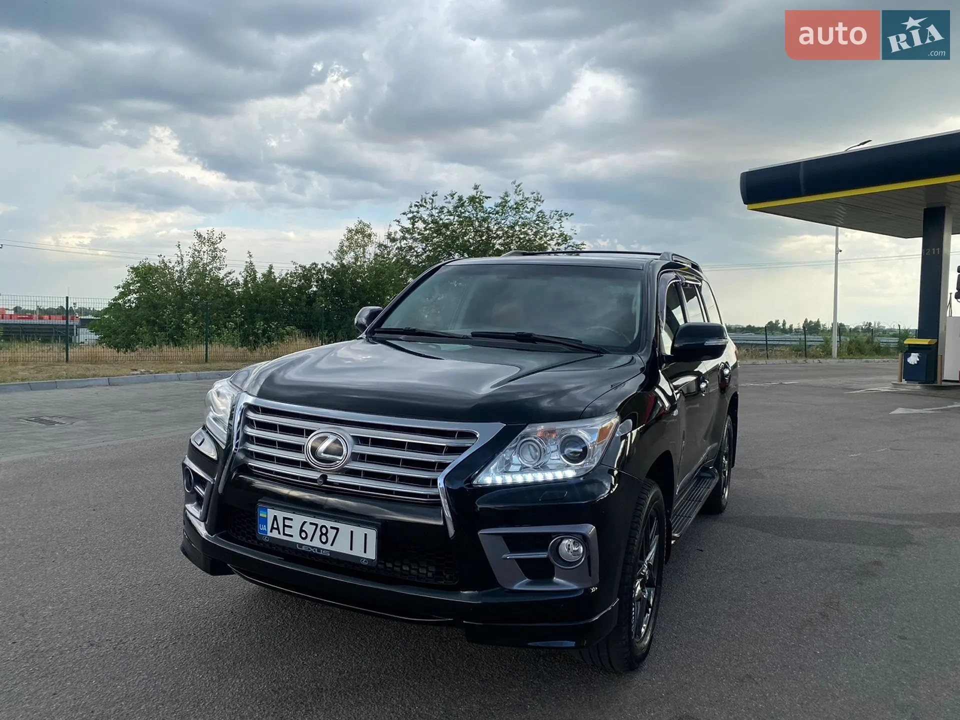 Lexus LX, 2011