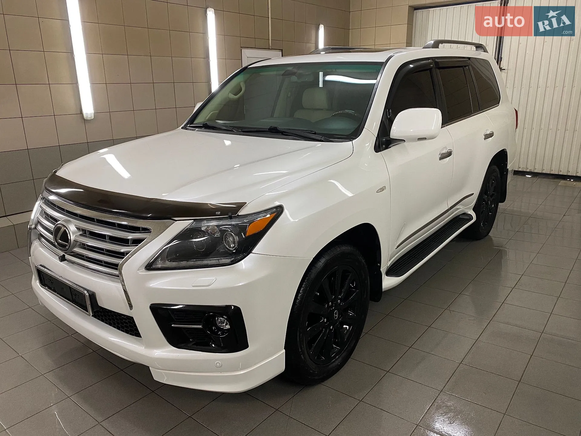 Lexus LX, 2012
