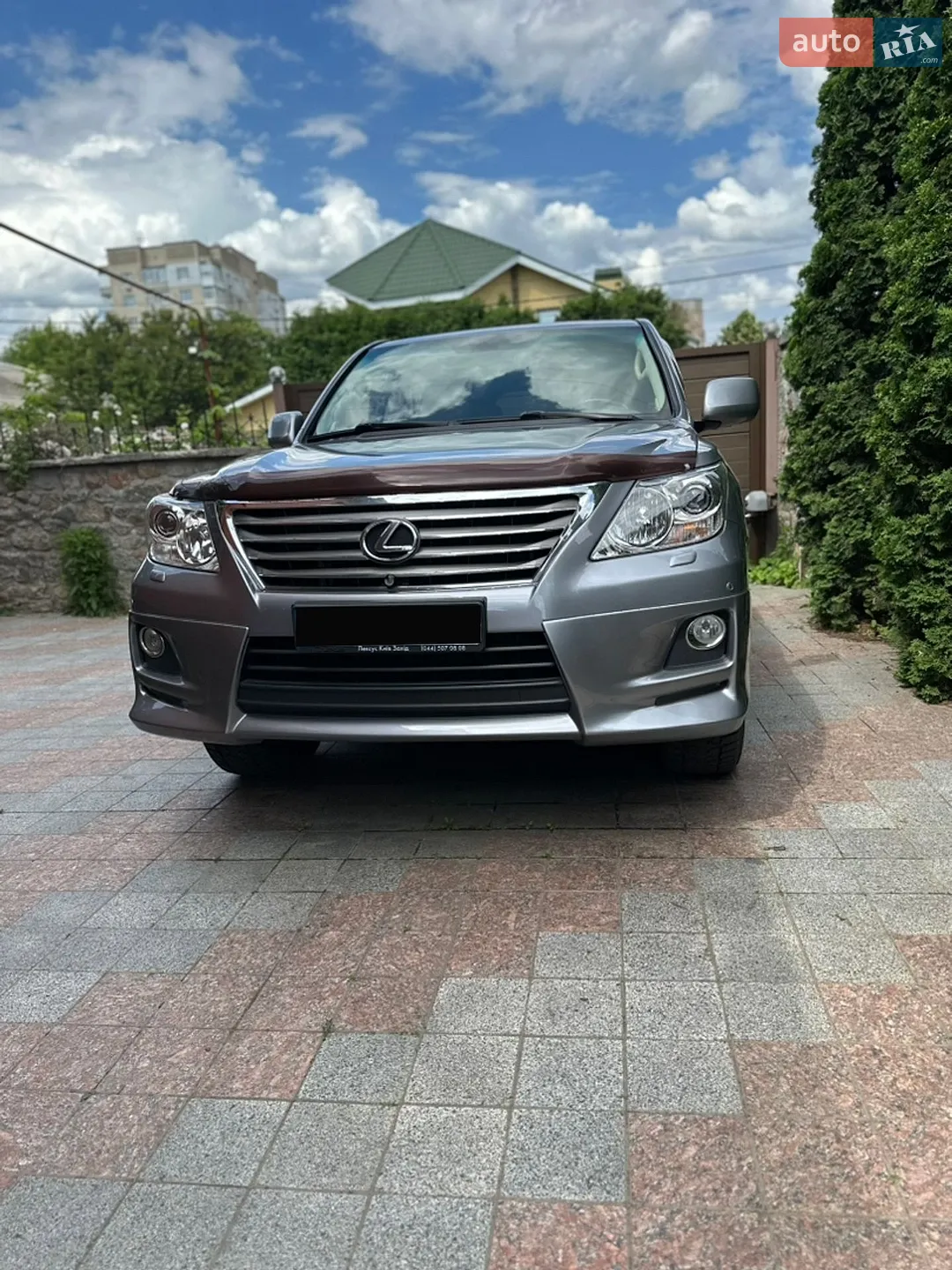 Lexus LX, 2011