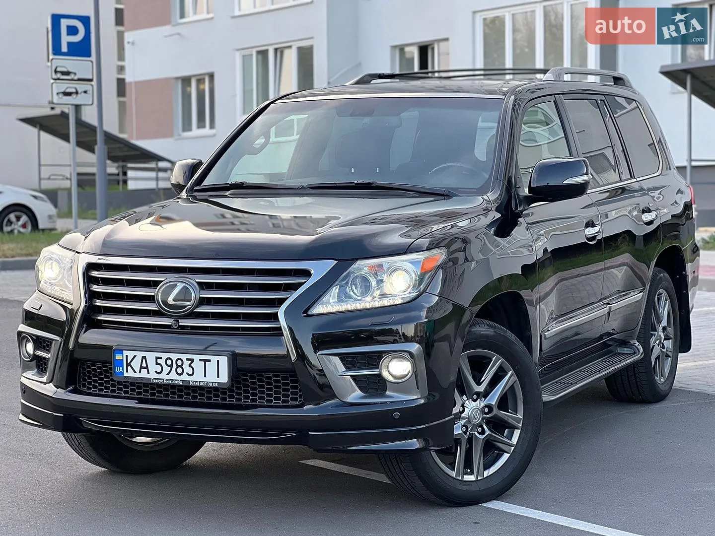 Lexus LX, 2013
