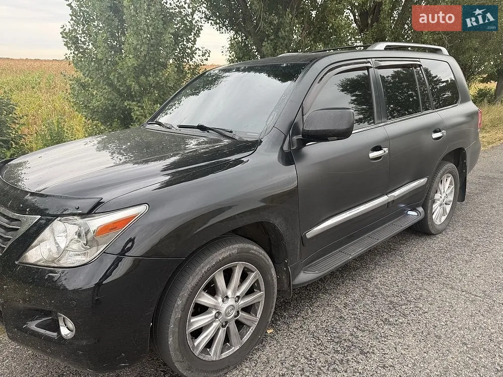 Lexus LX, 2010