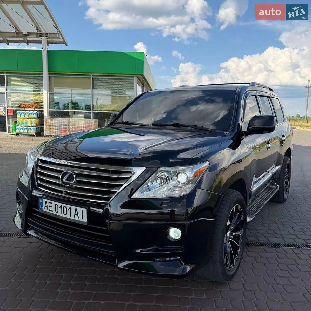 Lexus LX, 2010
