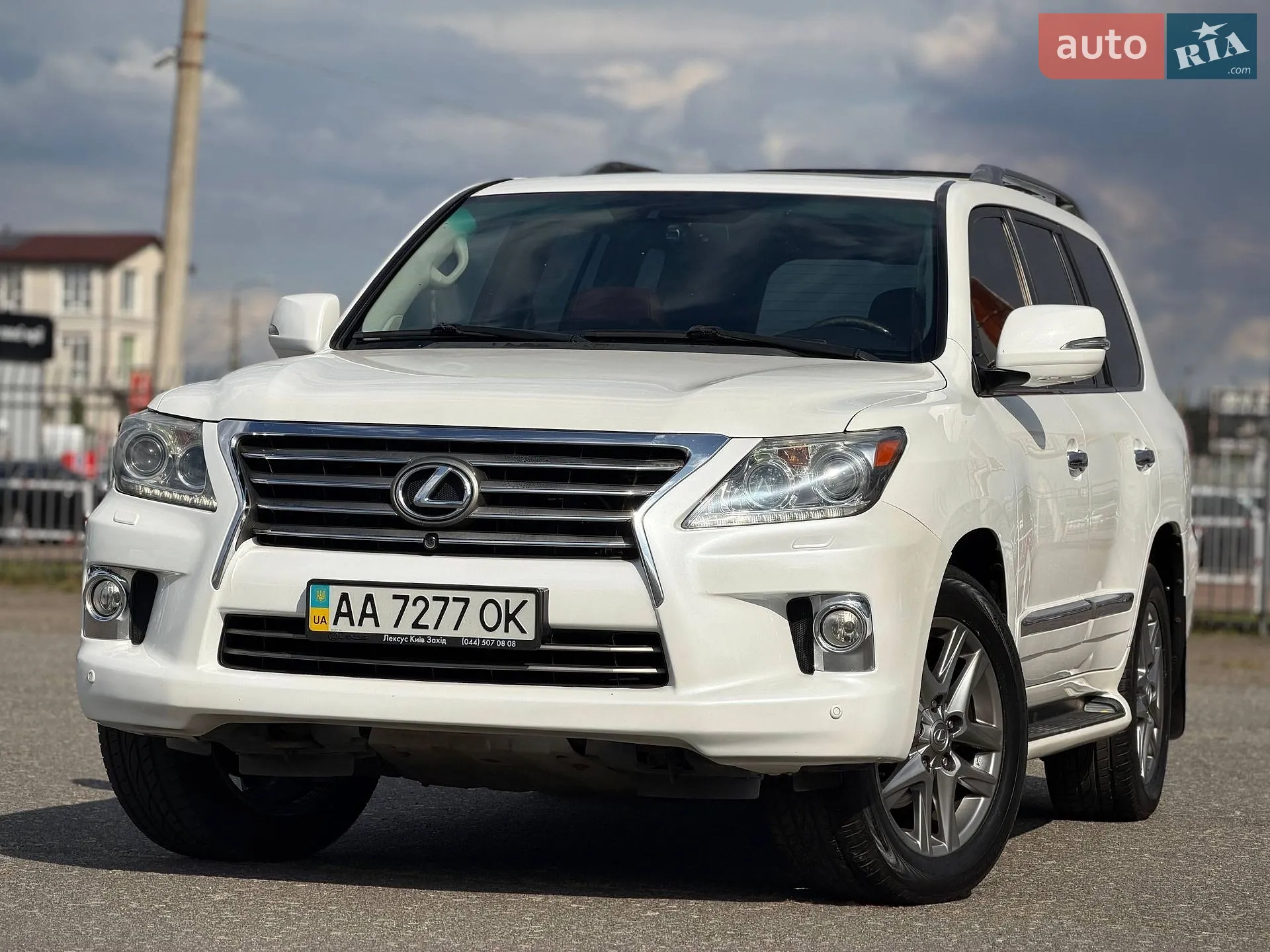 Lexus LX, 2012